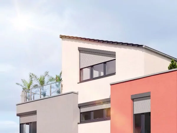 Modernes Einfamilienhaus mit Rollläden Haus mit Schrägrollladen und normalen Rollläden