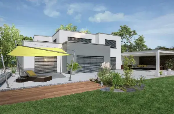 Grünes Sonnensegel über der Liegeecke